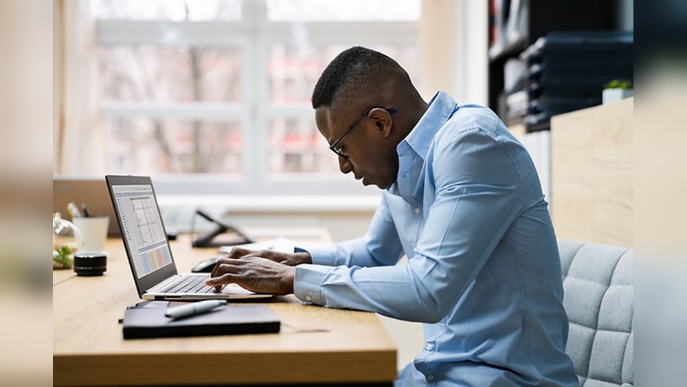 How to Adjust Screen for Long Hours Work
