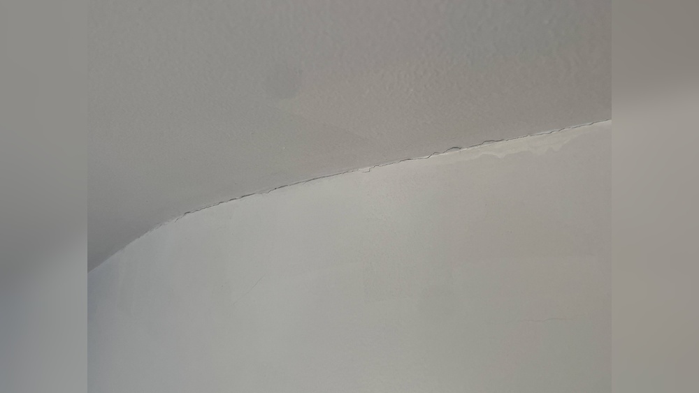 How to Fix Small Crack in Wall Corner between Ceiling And Wall